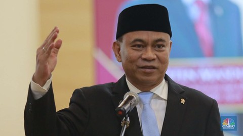 menteri-koperasi-budi-arie-setiadi-saat-acara-serah-terima-jabatan-dan-pisah-sambut-di-gedung-kementerian-koperasi-jakarta-sen-17_169