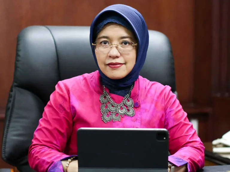 020372900_1702472073-20231213-Plt-Kepala-BPS-Amalia-Adininggar-Widyasanti-Herman-8