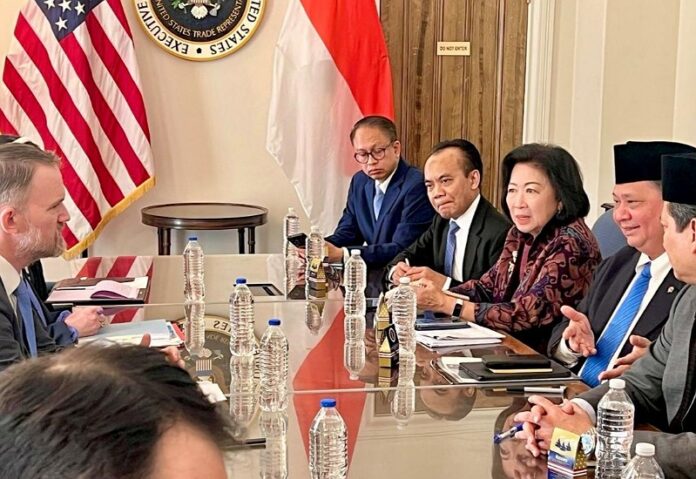kemenko-perekonomian-airlangga-hartarto-tarif-trump-2-696x479 (1)