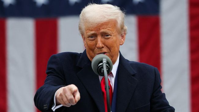 presiden-as-donald-trump-menyampaikan-pidato-tentang-tarif-di-rose-garden-di-gedung-putih-di-washington-dc-as-2-april-2025-1743649065968_169