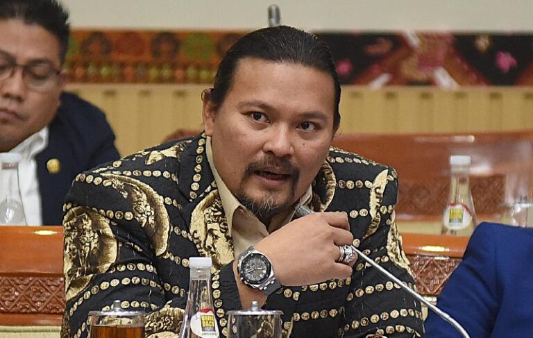 Anggota-Komisi-III-DPR-RI-dari-Fraksi-Partai-Gerindra-Martin-Daniel-Tumbelaka