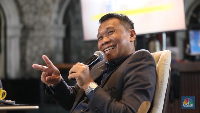 direktur-utama-pt-sinergi-gula-nusantara-mahmudi-menyampaikan-paparan-dalam-coffee-morning-cnbc-indonesia-di-jakarta-jumat-165-1747364533001_169