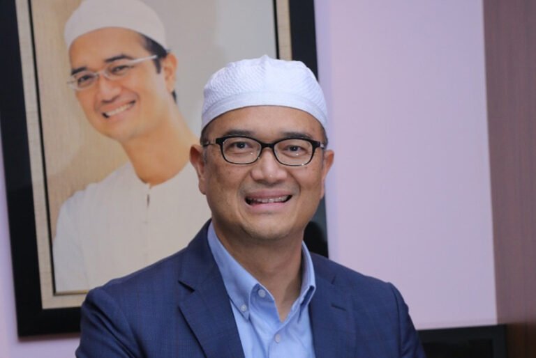 ketua-umum-sarikat-penyelenggara-umrah-haji-indonesia-sapuhi-syam-resfiadi-_191121201229-781