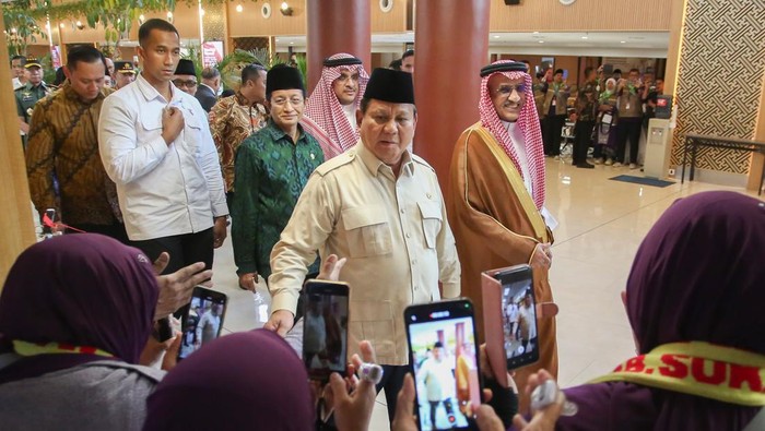 presiden-meresmikan-terminal-khusus-haji-dan-umrah-1746358657025_169
