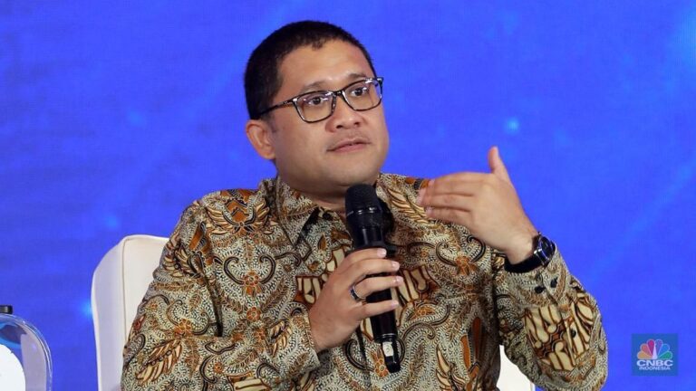 direktur-jendral-strategi-ekonomi-dan-fiskal-kementerian-keuangan-febrio-kacaribu-menyampaikan-pemaparan-dalam-acara-cnbc-indo-1750231146167_169