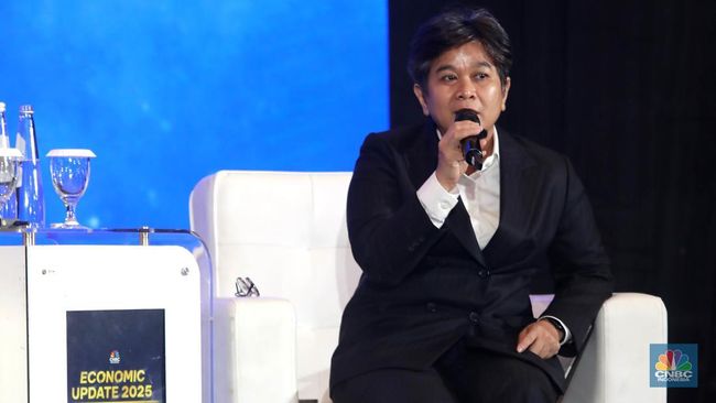 direktur-utama-pt-inalum-melati-sarnita-menyampaikan-pemaparan-dalam-acara-cnbc-indonesia-economic-update-2025-di-jakarta-rabu-1750235303240_169