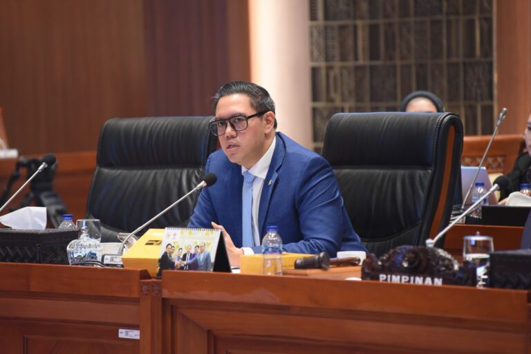 Wakil_Ketua_Komisi_I_DPR_RI__Dave_Laksono