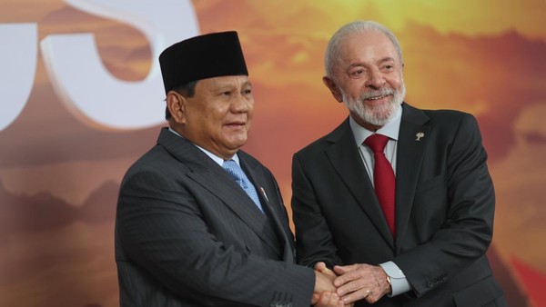 indonesia-secara-perdana-menghadiri-ktt-brics-yang-digelar-di-brasil-presiden-prabowo-mendapat-sambutan-langsung-presiden-bras-1751816296862_169