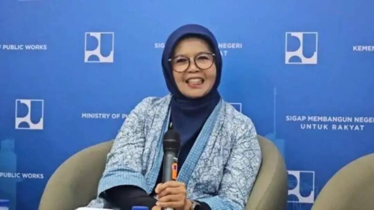 sekretaris-direktorat-jenderal-prasarana-strategis-kementerian-pu-essy-asiah-1044x586