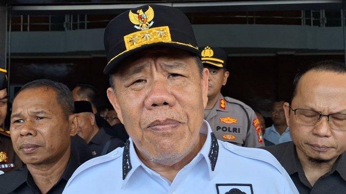 20250507-HIDAYAT-ARSANI-Gubernur-Bangka-Belitung-Hidayat-Arsani-ketika-doorstop-usai-memberikan
