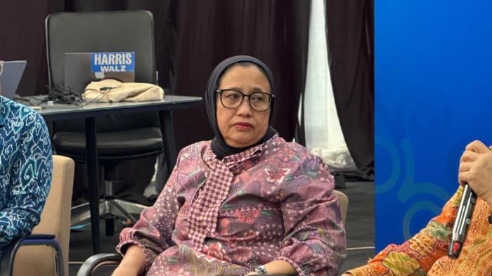 Nanik-S-Deyang-Wakil-Kepala-Badan-Gizi-Nasional-BGN-menangis-saat-menyampaikan-per