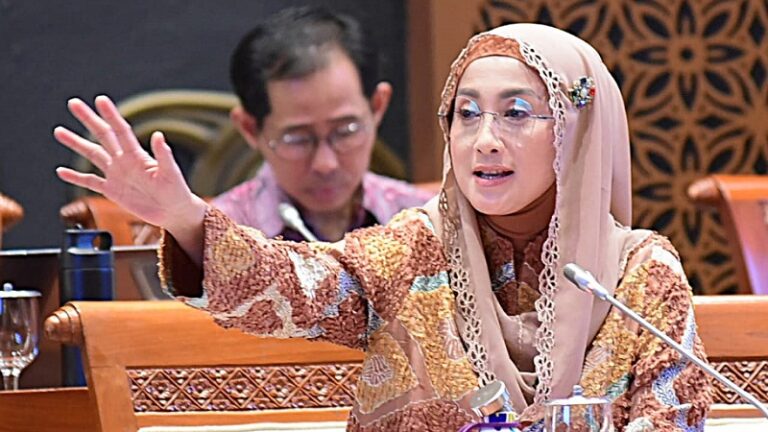 desy-ratnasari-radio-komunitas-punya-kekuatan-besar-jangan-minder-23092025-102722 (1)
