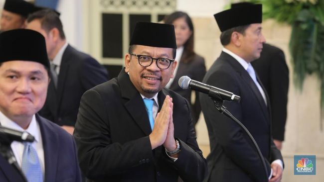muhammad-qodari-atau-karib-disapa-m-qodari-secara-resmi-dilantik-sebagai-kepala-staf-kepresidenan-ksp-oleh-presiden-prabowo-su-1758101333907_169
