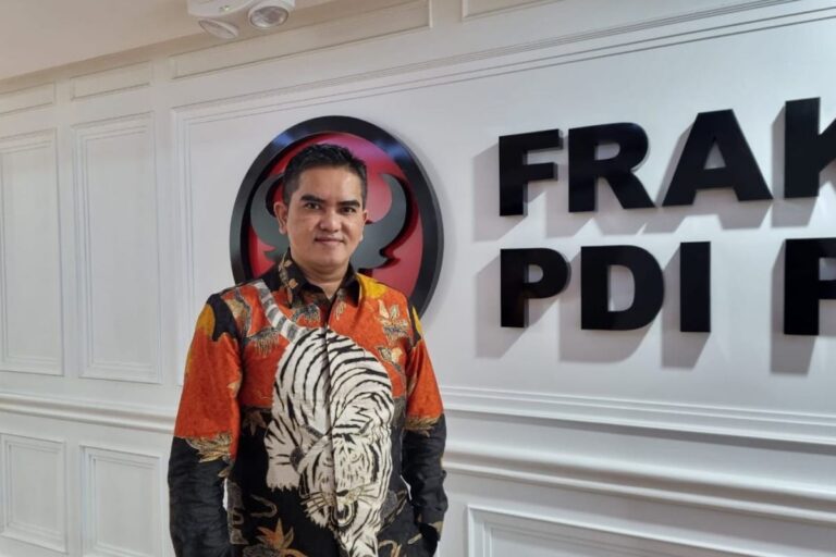 anggota-dpr-ri-dari-fraksi-pdi-perjuangan-nasyirul-falah-amr-ac9h