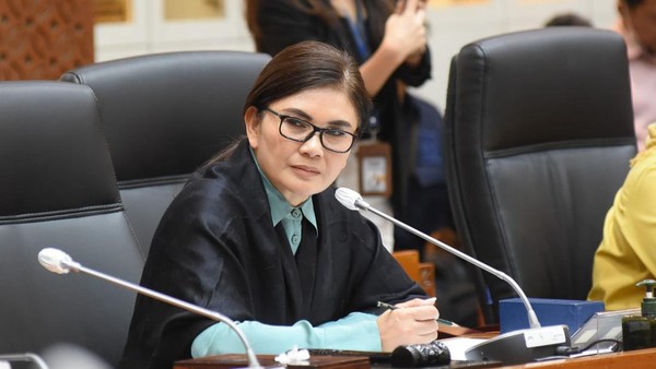 felly-estelita-runtuwene-dok-situs-dpr_169