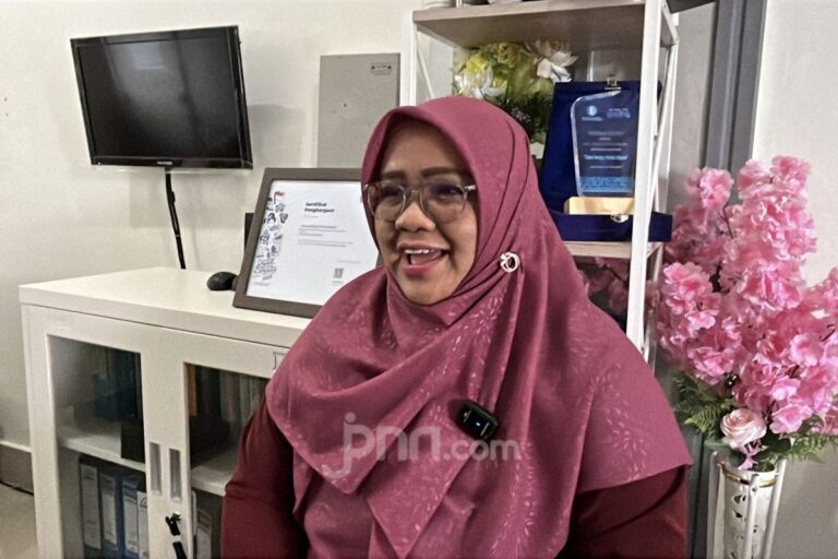 kepala-sekolah-sma-averos-sorong-papua-barat-daya-fitra-awal-jm98