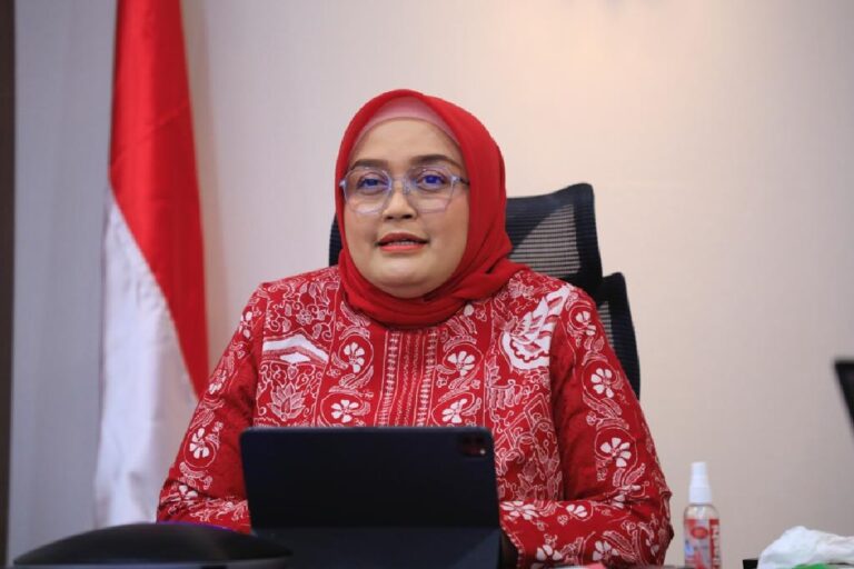Direktur-Jenderal-Pembinaan-Hubungan-Industrial-dan-Jaminan-Sosial-Tenaga-Kerja-PHI-Jamsos-Kemnaker-Indah-Anggoro-Putri (1)