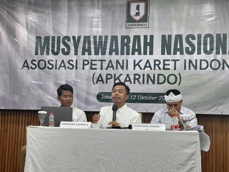 Ketua-Umum-Asosiasi-Petani-Karet-Indonesia-APKARINDO