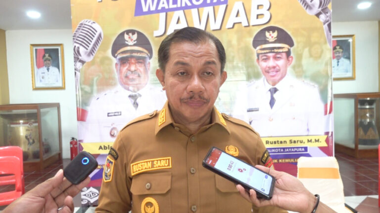 Rustan-Saru-Wakil-Wali-Kota-Jayapura-saat-wawancara-1