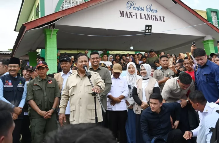 Presiden-RI-Prabowo-Subianto-didampingi-Gubsu-3551027117