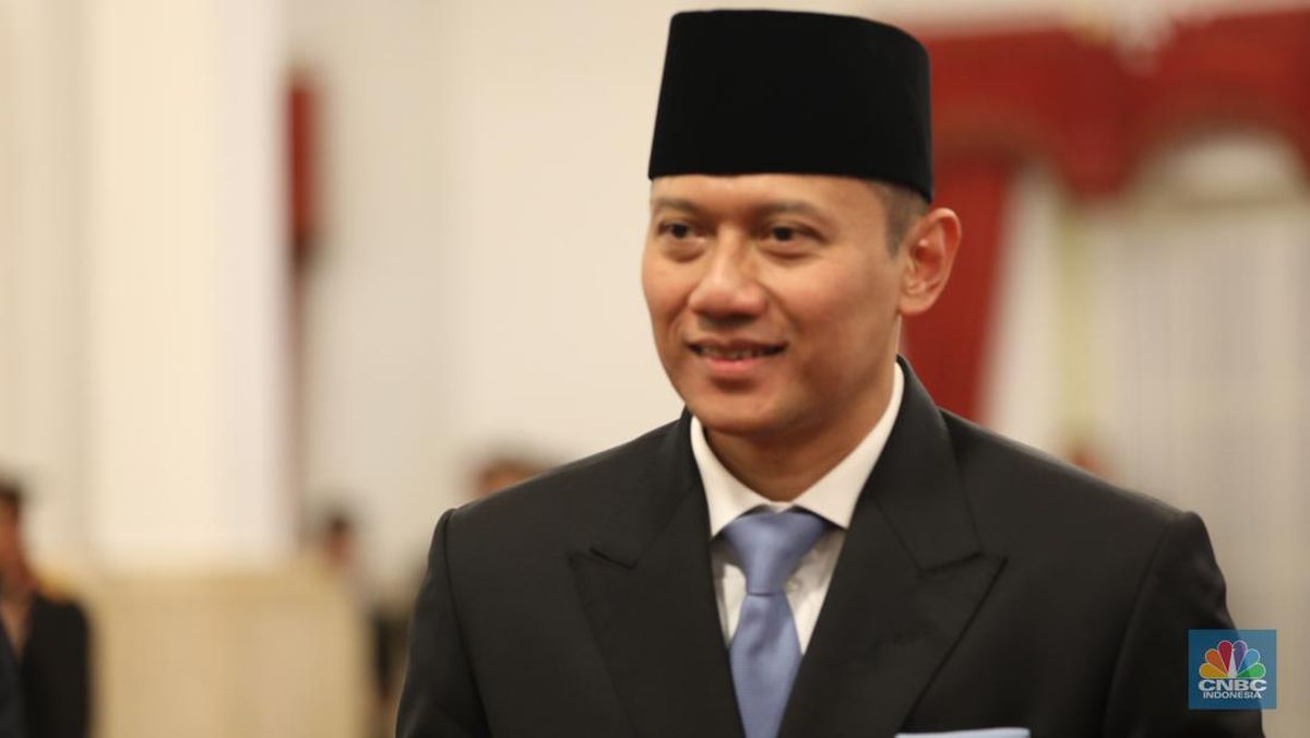 agus-harimurti-yudhoyono-dilantik-sebagai-menteri-koordinator-bidang-infrastruktur-dan-pembangunan-kewilayahan-oleh-presiden-p-1_169 (1)