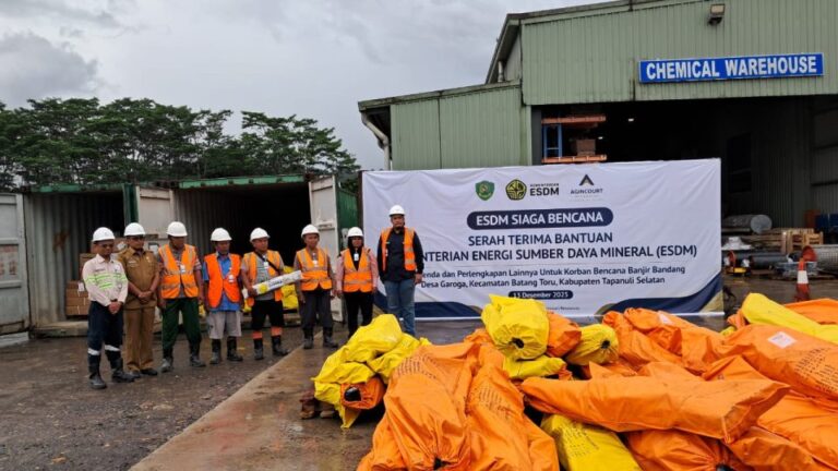 arsip-berita-warga-batangtoru-puji-inisiatif-menteri-esdm-kirim-bantuan-tenda-zf7oymk-960x540
