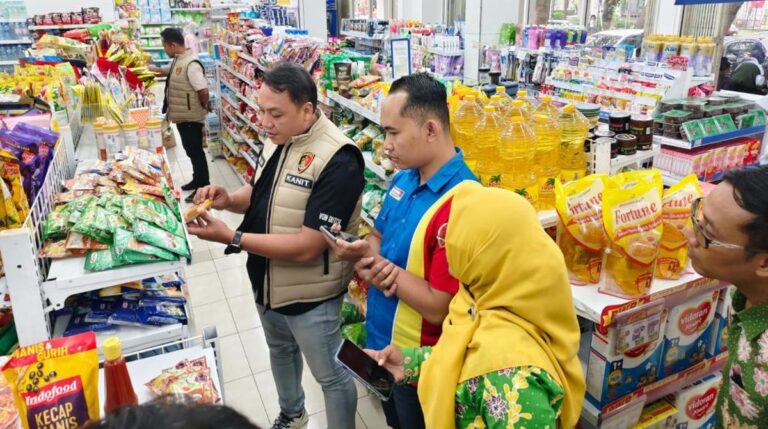 satgas-pangan-polres-pasuruan-kawal-stabilitas-harga-jelang-nataru-1766044226120_169 (2)
