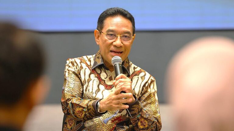 026302300_1760932302-Wamenkes_Benny_atau_Benjamin_Paulus_Octavianus (1)