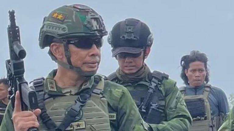 68511087e68b9-panglima-koops-habema-mayjen-tni-lucky-avianto-di-papua_1265_711