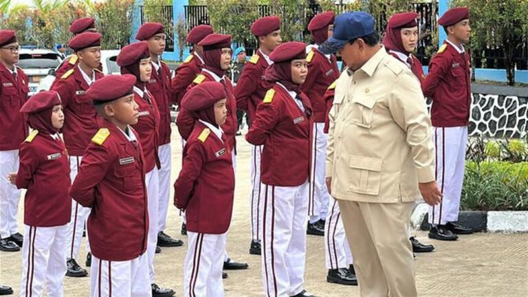 image_bank_2026_01_13_095856.985-siswi-sekolah-rakyat-dasar-beri-surat-ke-prabowo-terima-kasih-kami-bisa-merasakan-sekolah-1