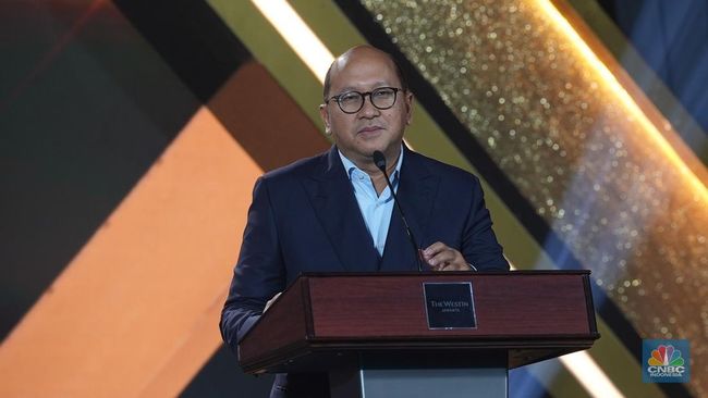 menteri-investasi-dan-hilirisasikepala-bkpm-rosan-roeslani-menampaikan-sambutan-dalam-acara-cnbc-indonesia-awards-2024-di-the--4_169