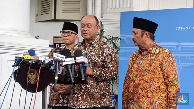 presiden-prabowo-subianto-menggelar-rapat-terbatas-dengan-beberapa-menteri-dan-kepala-badan-gizi-nasional-bgn-dadan-hindayana--1_169