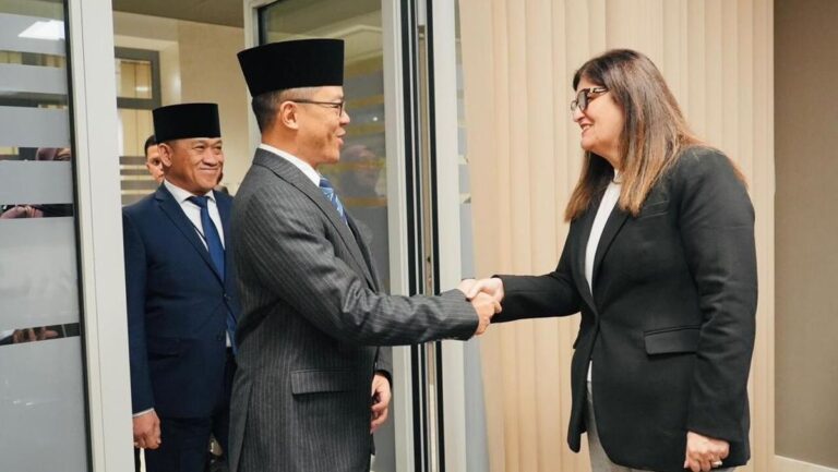 menteri-luar-negeri-ri-sugiono-melakukan-pertemuan-bilateral-dengan-menteri-luar-negeri-dan-ekspatriat-palestina-varsen-aghabe-1771906030869_169