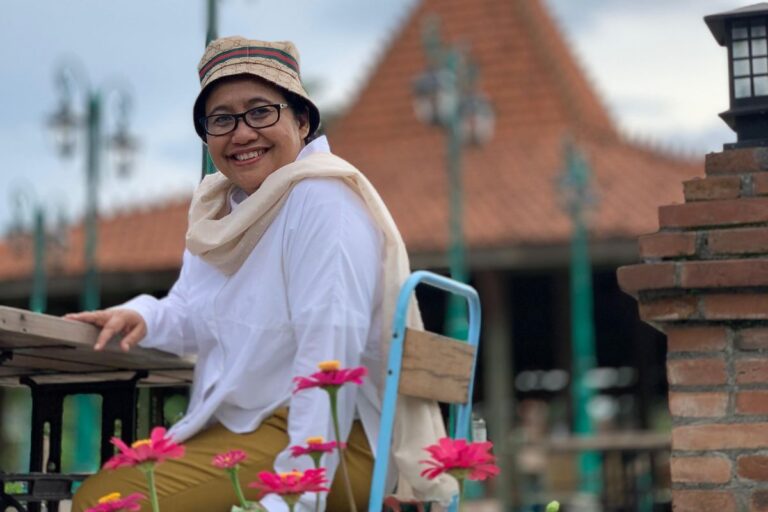 wakil-ketua-yayasan-gsn-nanik-s-deyang-foto-source-for-jpnn-za70 (1)