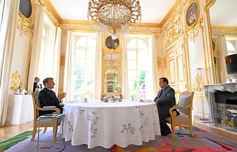 prabowo-bertemu-presiden-macron-di-istana-elysee-15042026-091906