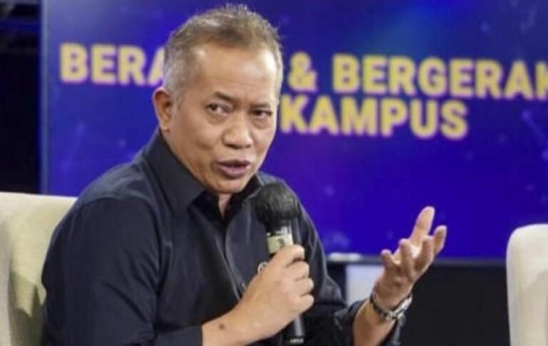 profil-ferry-juliantono-dari-aktivis-ke-kursi-menteri-koperasi_280507