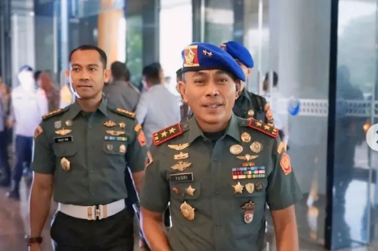 profil-mayjen-yusri-nuryanto-danpuspom-tni-jebolan-akmil-1994-seu (1)