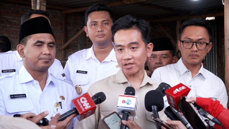 wapres-gibran-pastikan-siap-berkantor-di-papua-09072025-182918