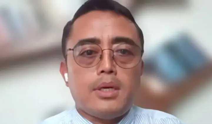 792-tangkapan_layar__kepala_pusat_makroekonomi_dan_keuangan_indef_m_rizal_taufikura
