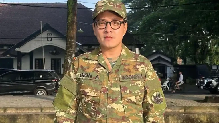 Inilah-sosok-Dion-Agasi-muda