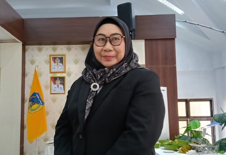 Kepala-Dinas-Kesehatan-Donggala-Aprina-Lingkeh