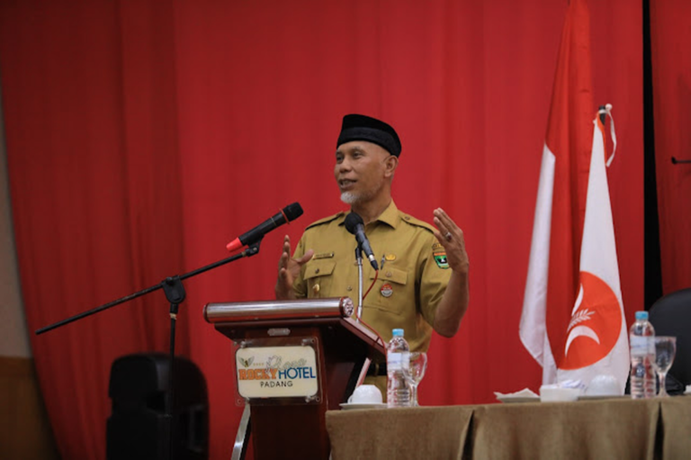 Ketua+DPW+PKS+Sumatera+Barat+yang+juga+Gubernur+Sumatera+Barat+Mahyeldi+Ansharullah+dalam+Kegiatan+Political+Update+dan+Bedah+Dapil