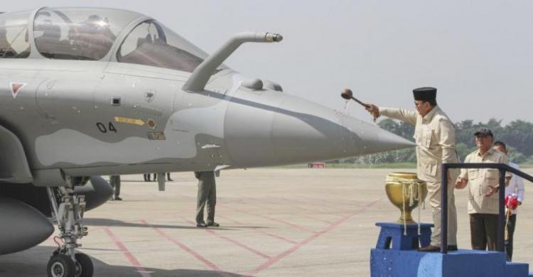 tni-terima-6-jet-tempur-rafale-4-falcon-8x-1-airbus-a400m--rudal-meteor-ke-tni-pemerintah-terus-perkuat-pertahanan_311372