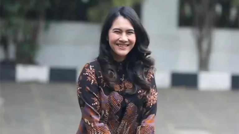 Isyana-Bagoes-Oka-ditunjuk-menjadi-Wakil-Menteri-Kependudukan-dan-BKKBN
