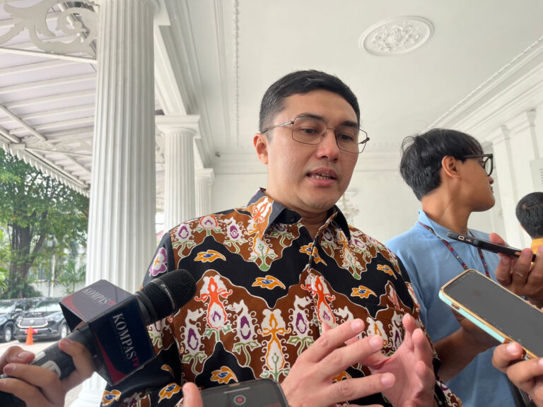 jubir-tkn-prabowo-gibran-herzaky-mahendra-putra-di-balai-kot-fldj