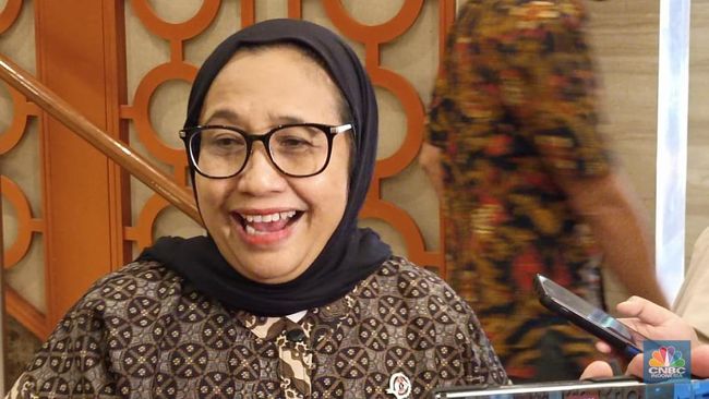 wakil-kepala-badan-gizi-nasional-bgn-nanik-s-deyang-saat-ditemui-di-kantor-kemenko-pangan-jakarta-selasa-21102025-cnbc-indones-1761054862096_169 (2)