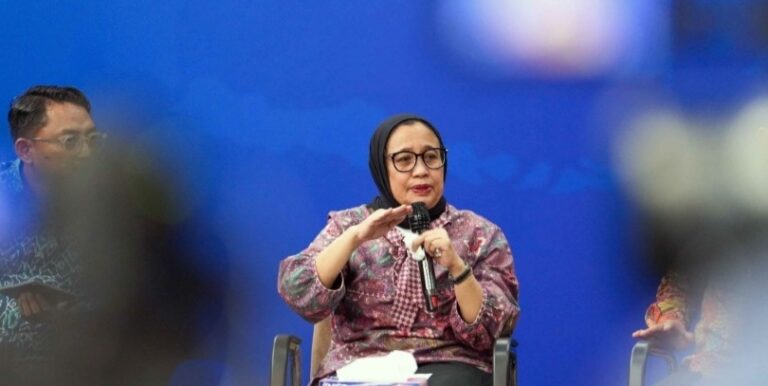 wakil-kepala-badan-gizi-nasional-bgn-nanik-s-deyang-sinpoiddok-bgn-1-15102025-130603