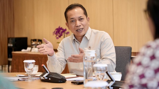 26546-wakil-menteri-koperasi-ferry-juliantono