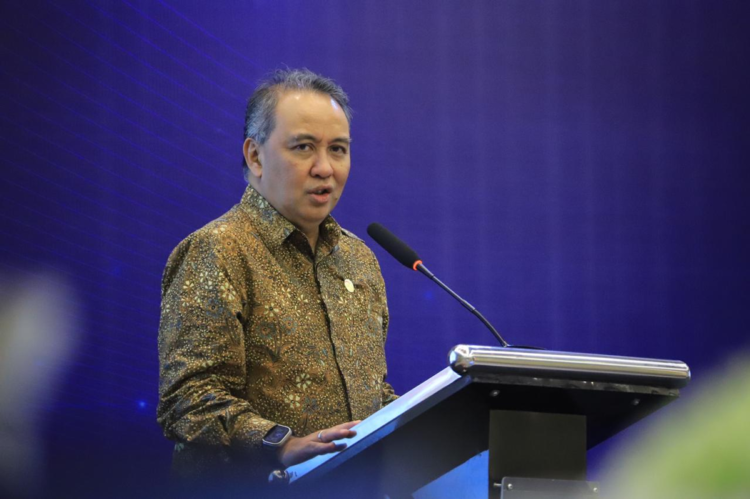 Kepala-Eksekutif-Pengawas-Perilaku-Pelaku-Usaha-Jasa-Keuangan-Edukasi-dan-Pelindungan-Konsumen-OJK-Dicky-Kartikoyono-750x499 (1)