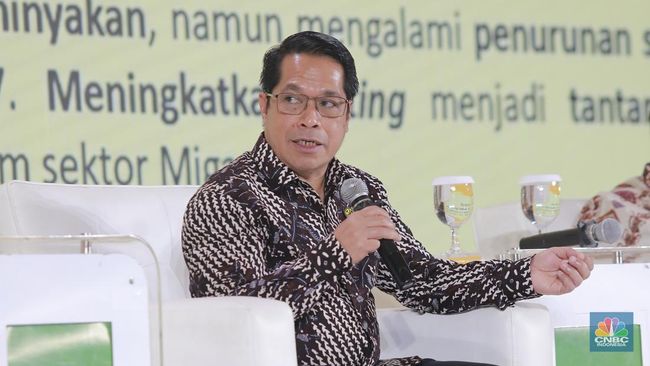 direktur-jenderal-minyak-dan-gas-bumi-migas-kementerian-esdm-ri-laode-sulaeman-saat-menyampaikan-pemaparan-dalam-acara-energy--1770264694145_169